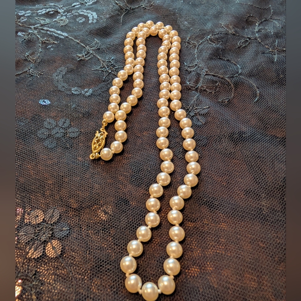 Vintage Elegant Cream Faux Pearl Necklace. 11.5"